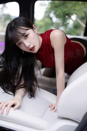 按摩室： 三个年轻的服务