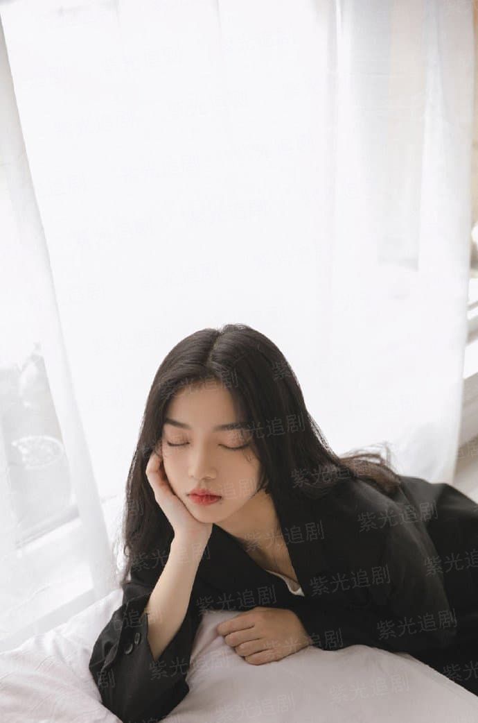他与月光为邻